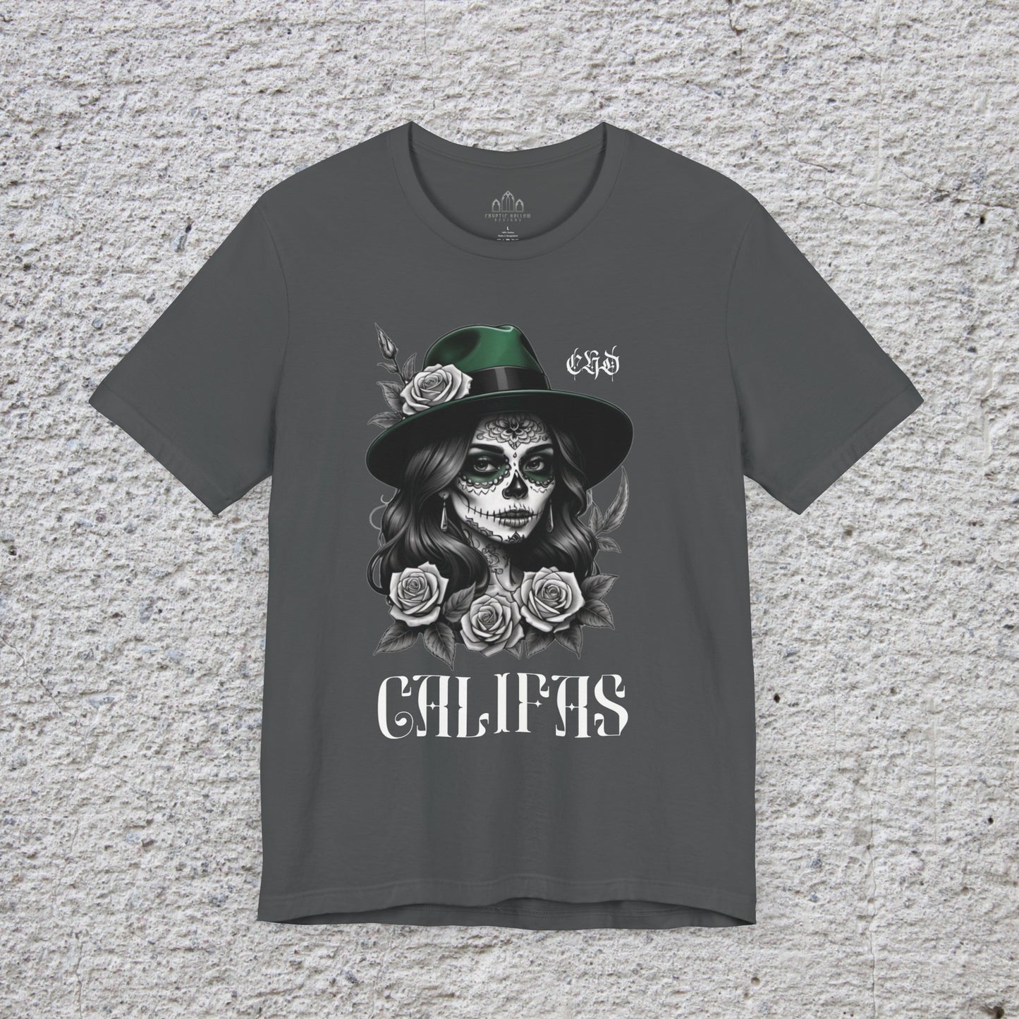 Califas Girl with Fedora Short Sleeve Unisex T-shirt